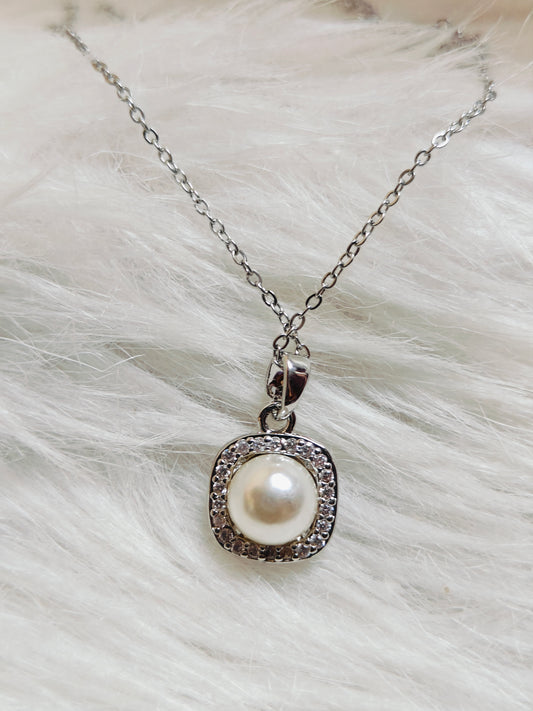Bysonglezai Pearl Pendant Necklace