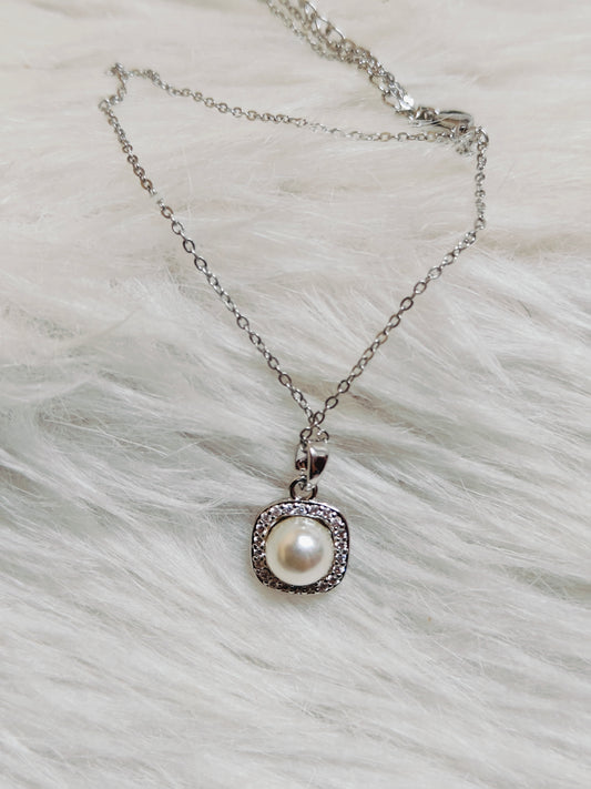 Bysonglezai Pearl Pendant Necklace